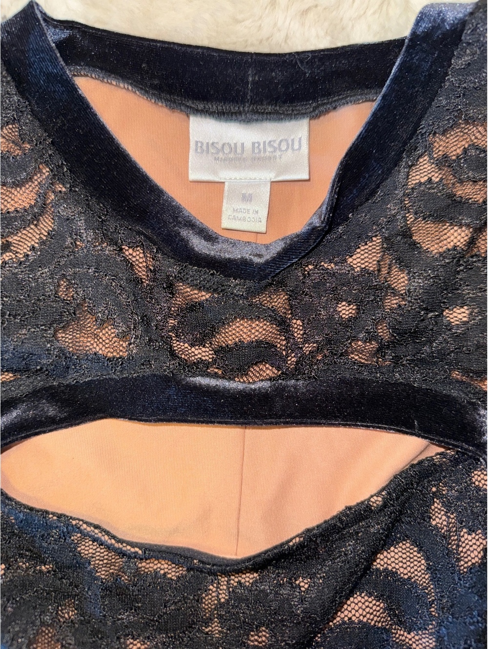 Bisou Bisou Black Lace Cold Shoulder Top — Medium - Picture 4 of 5